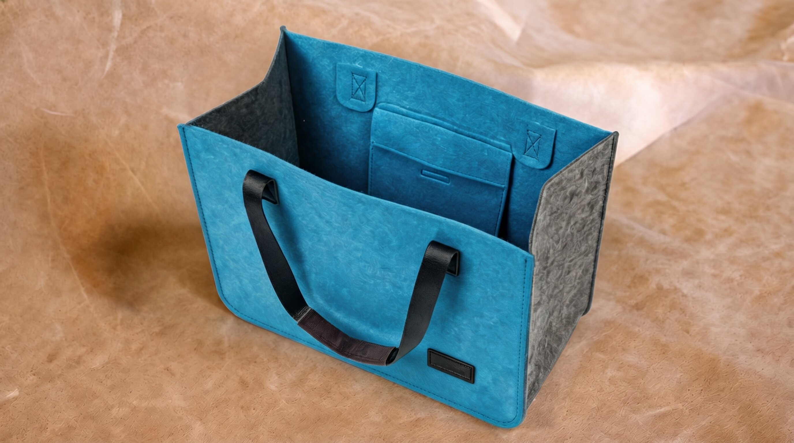 Filztasche in Blau-Grau mit schwarzem Gurtband